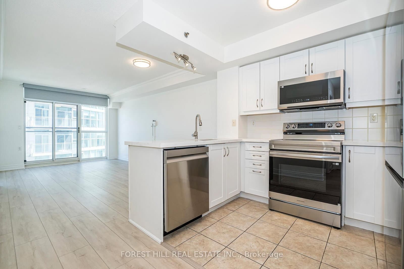 709 - 3 Marine Parade Drive, Toronto, ON — photo 3