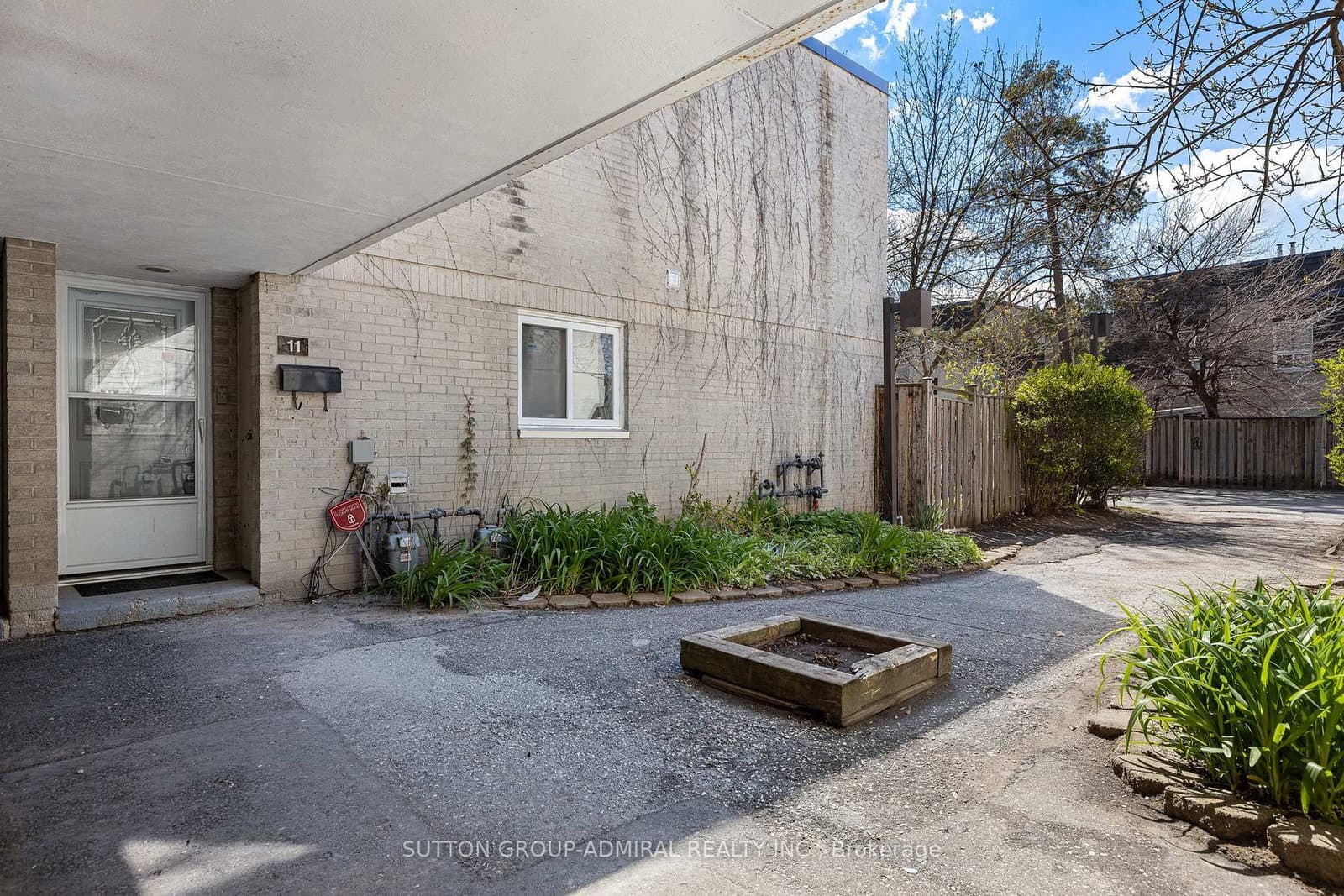 11 - 21 Four Winds Drive, Toronto, ON — photo 3