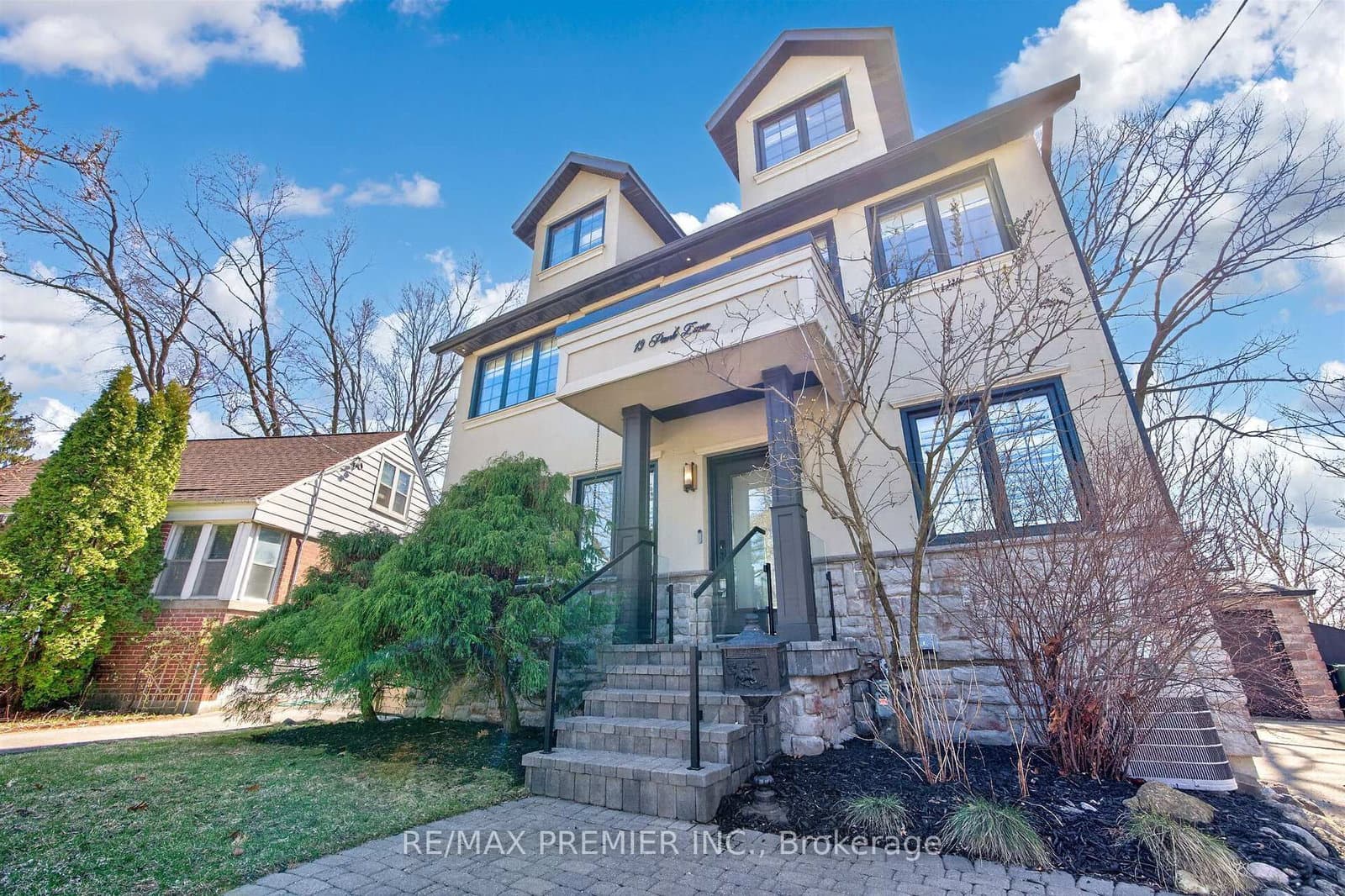 19 Park Lane, Toronto, ON — photo 2