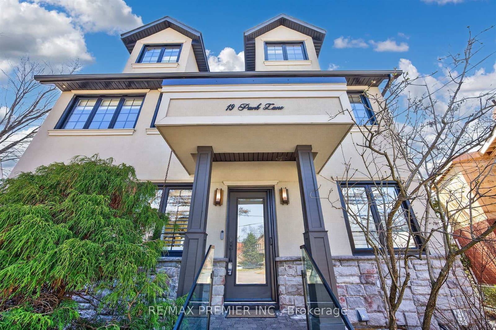 19 Park Lane, Toronto, ON — photo 3
