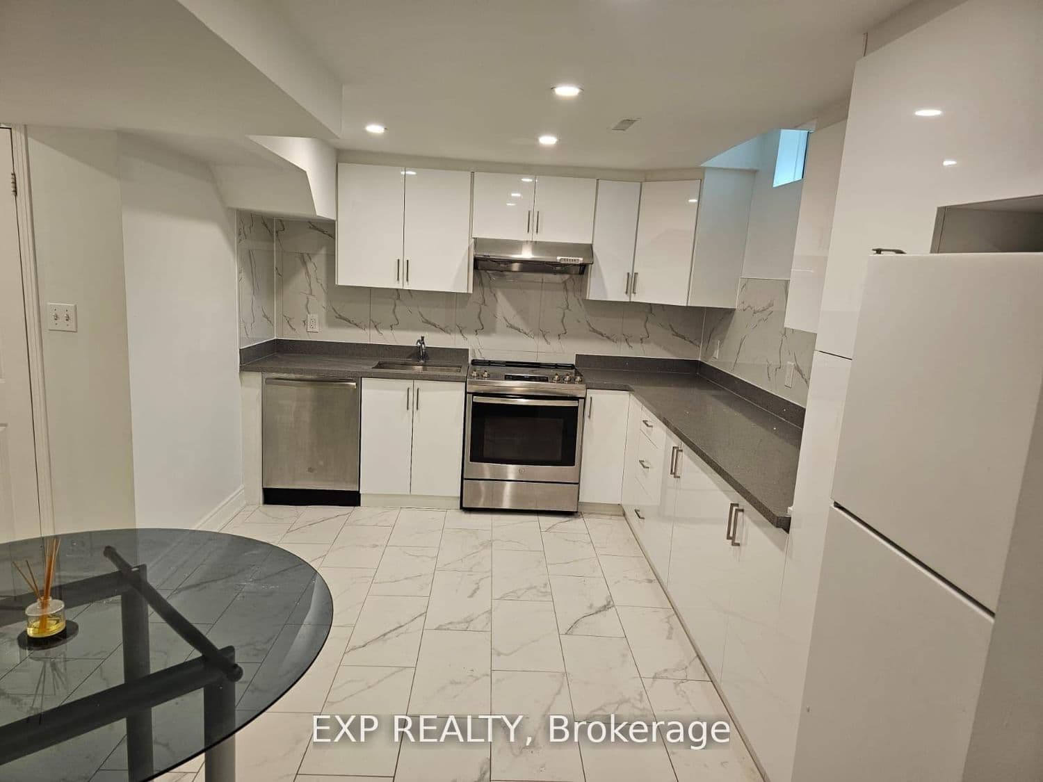 Bsmt A - 9 Michigan Avenue, Brampton, ON — photo 3