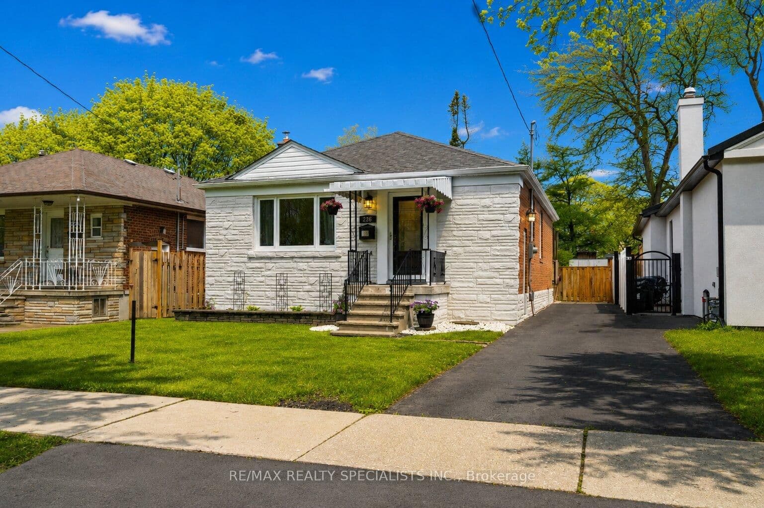 226 Thirtieth Street, Toronto, ON