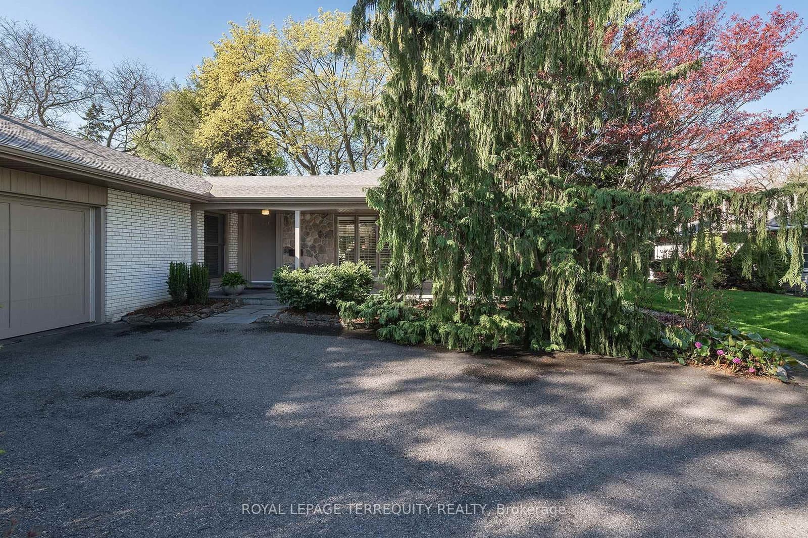 496 The Kingsway, Toronto, ON — photo 2