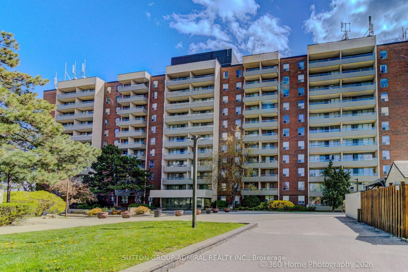 106 - 1 Four Winds Drive, Toronto, ON