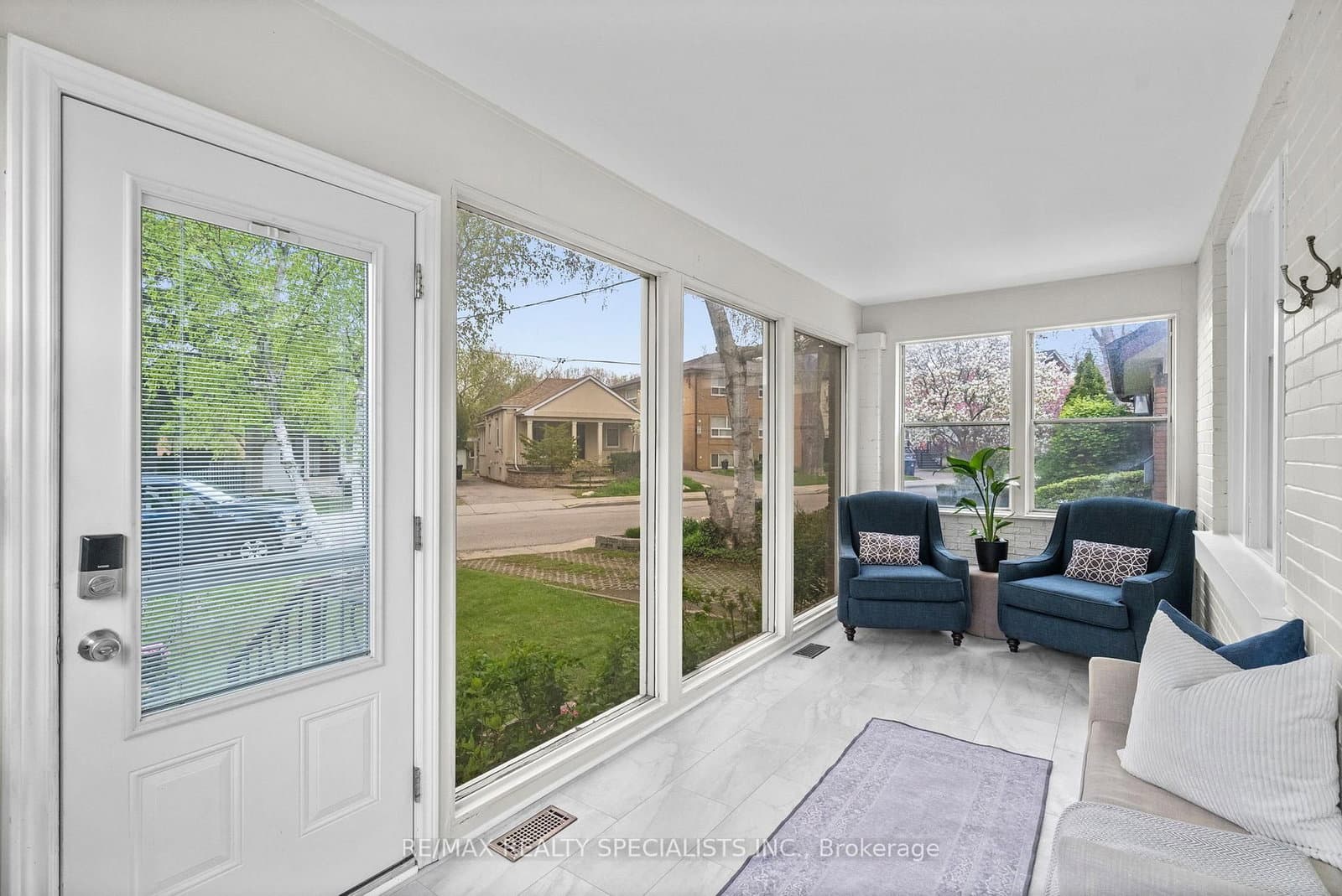 157 Queens Avenue, Toronto, ON — photo 3