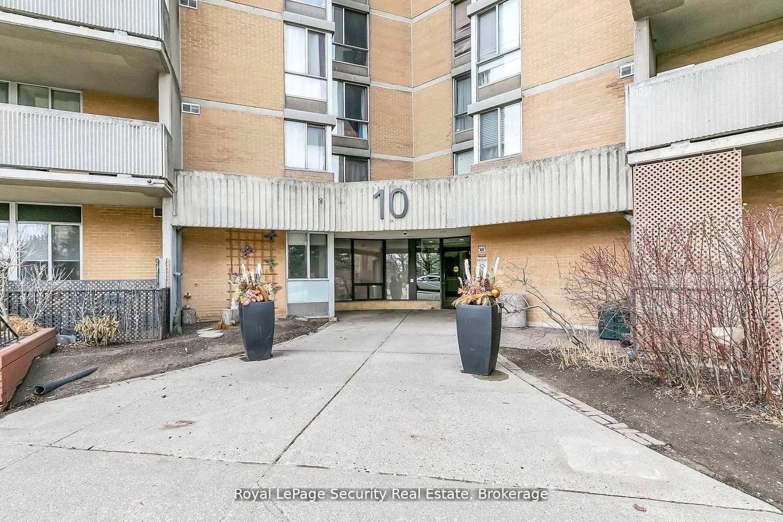 2413 - 10 Martha Eaton Way, Toronto, ON — photo 2