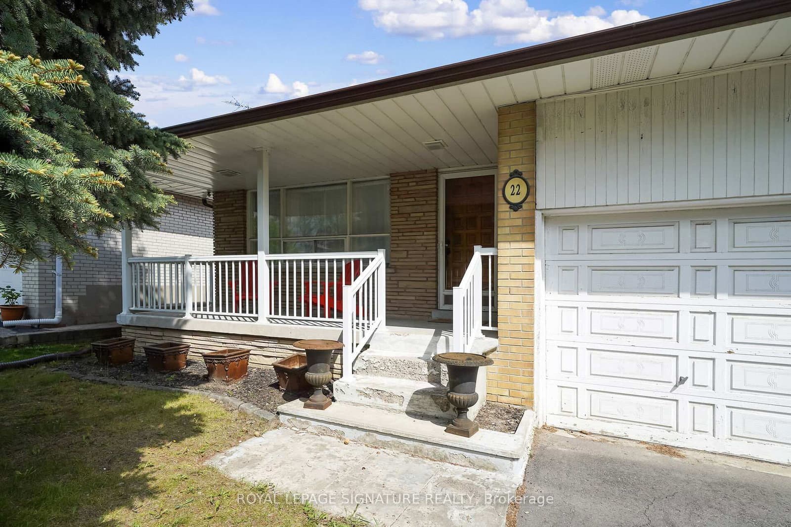 22 Hamptonbrook Drive, Toronto, ON — photo 2