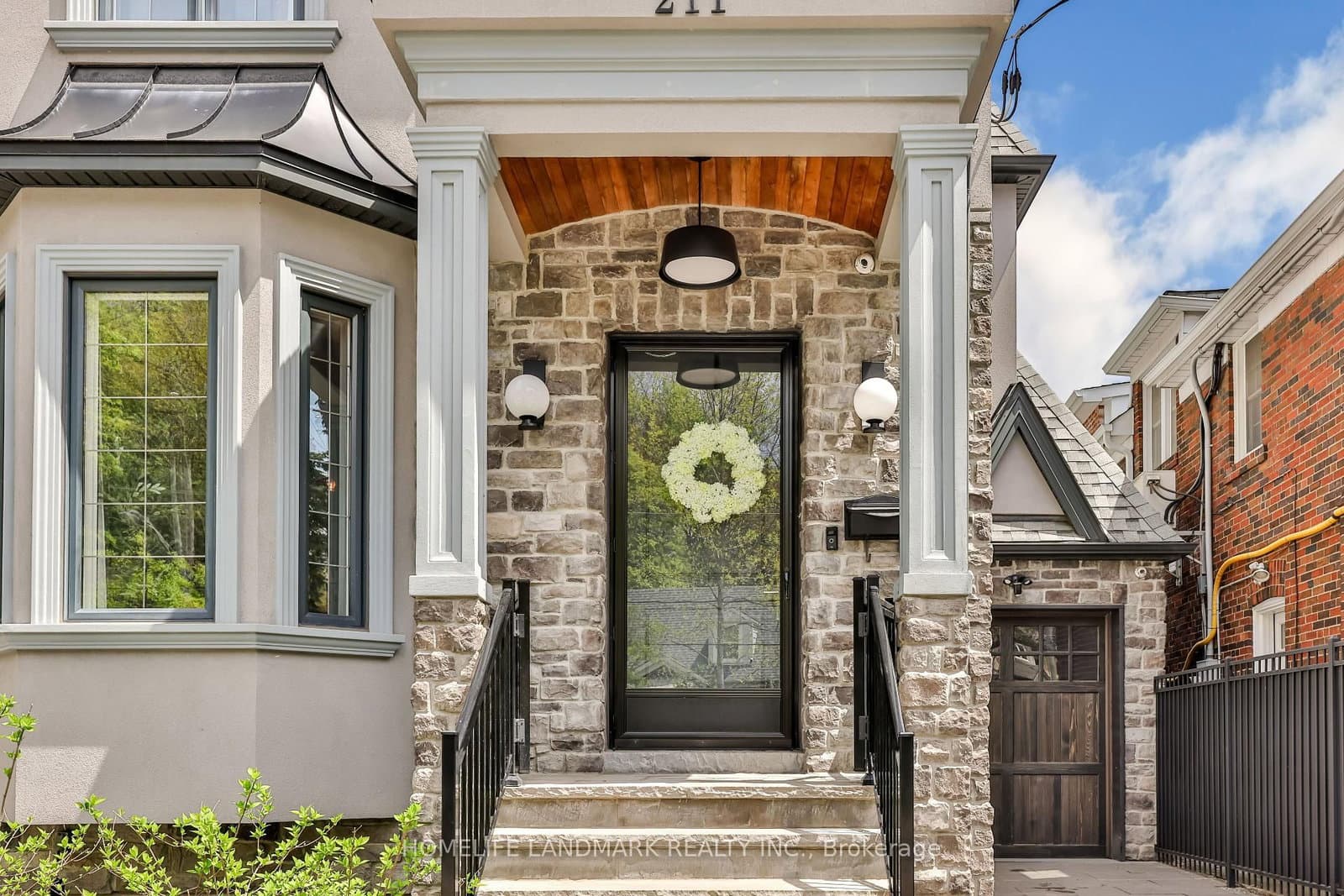 211 South Kingsway Way, Toronto, ON — photo 2