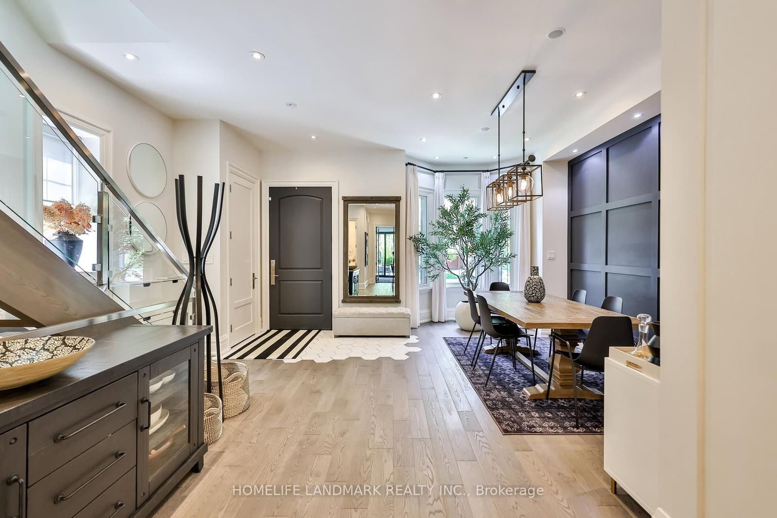211 South Kingsway Way, Toronto, ON — photo 3