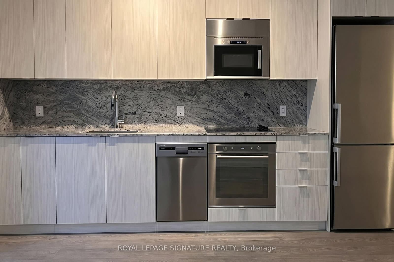 3130 - 5 Mabelle Avenue, Toronto, ON — photo 3