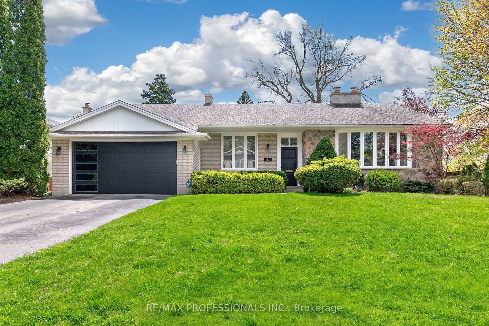 23 Ravensbourne Crescent, Toronto, ON — photo 2