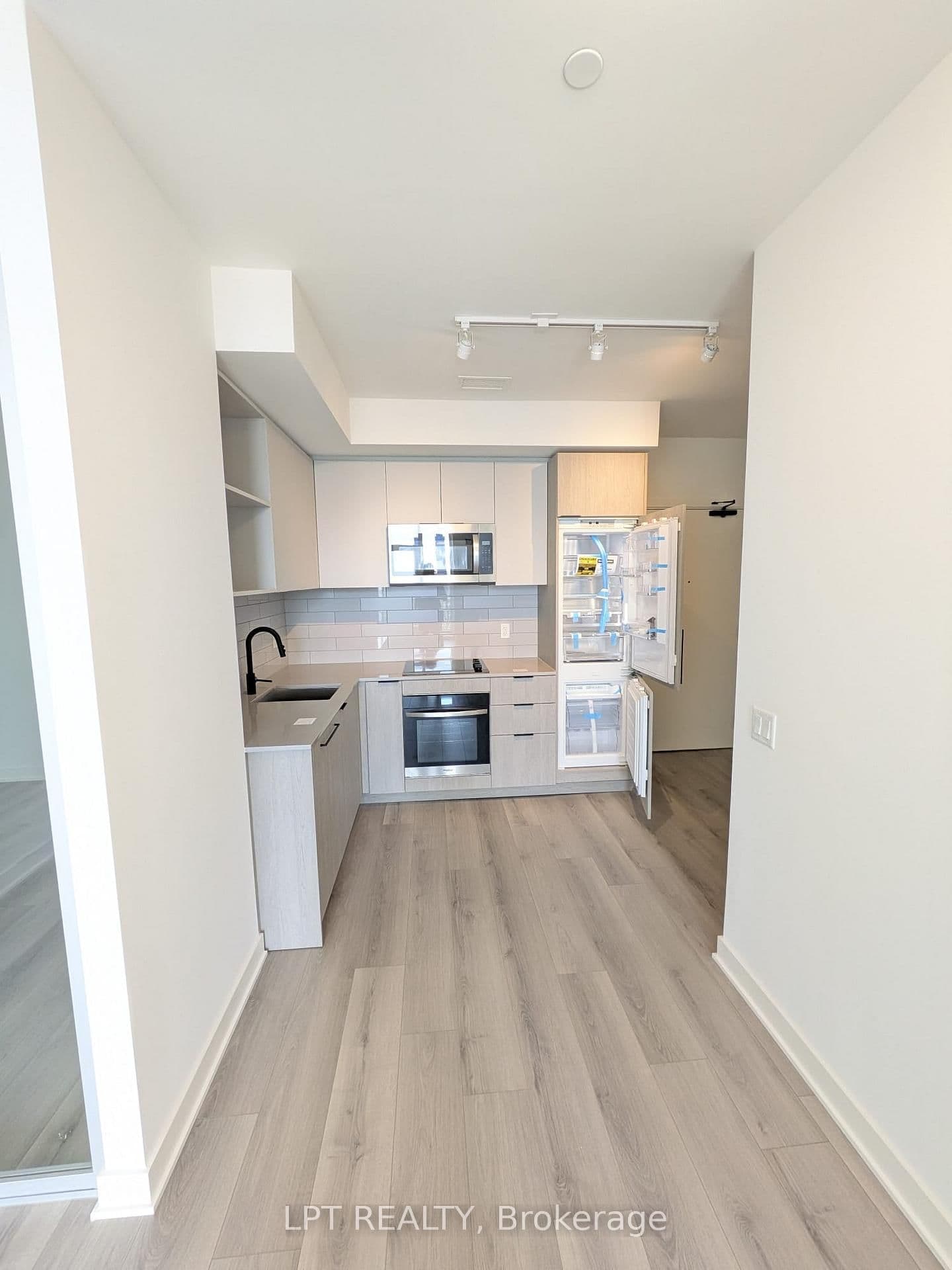 701 - 1185 Dupont Street, Toronto, ON — photo 2