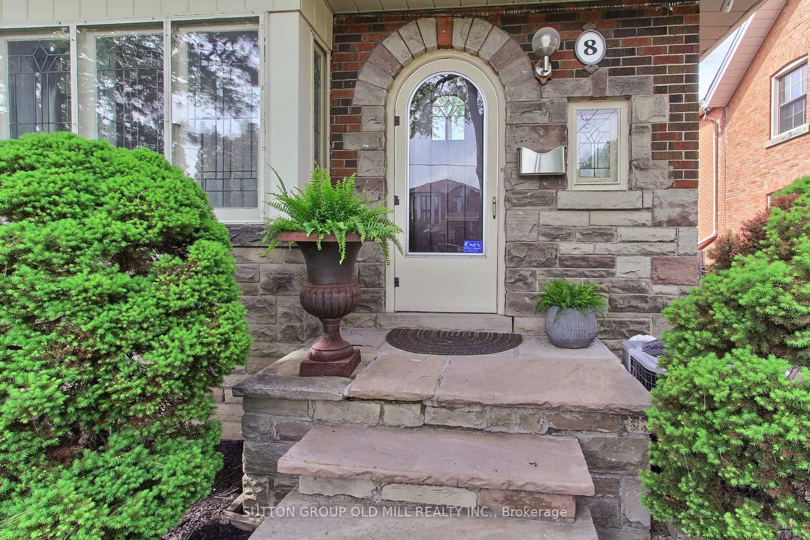8 Lockheed Boulevard, Toronto, ON — photo 2