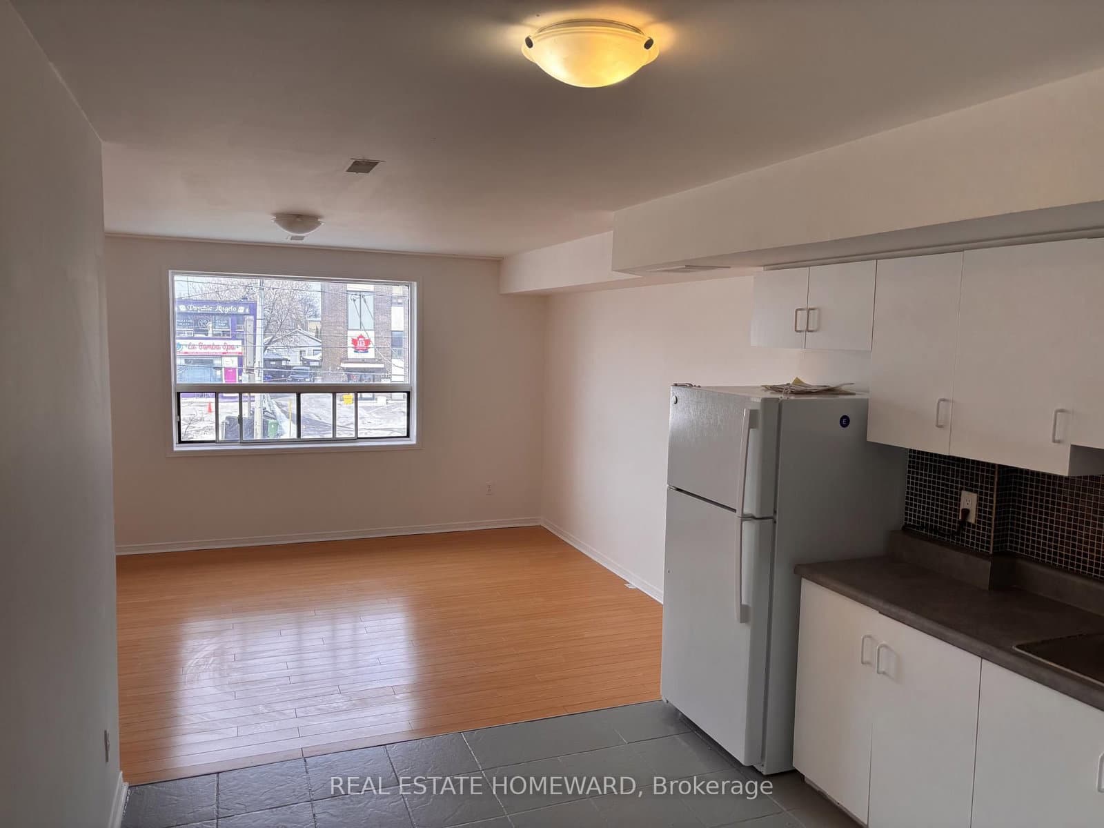 Upper - 879A Wilson Avenue, Toronto, ON