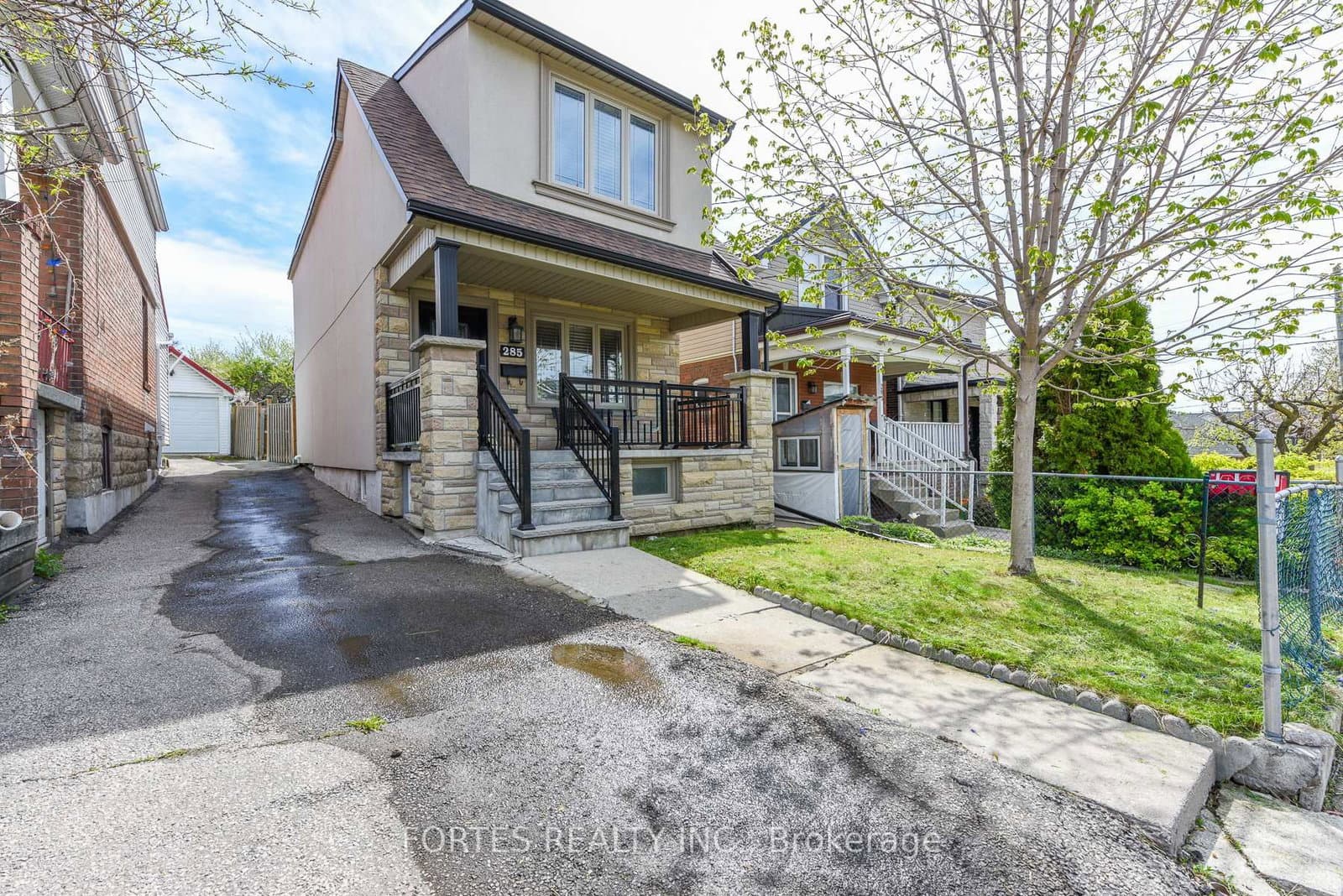 285 Gilbert Avenue, Toronto, ON — photo 2