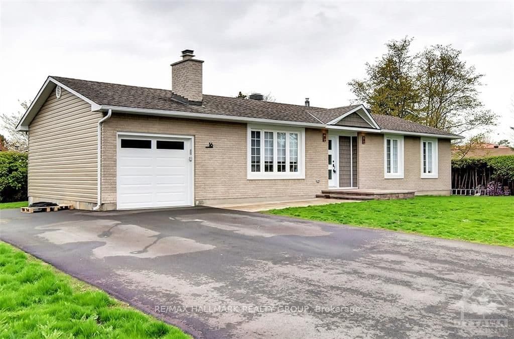 16 BARRHAVEN Crescent, Ottawa, ON