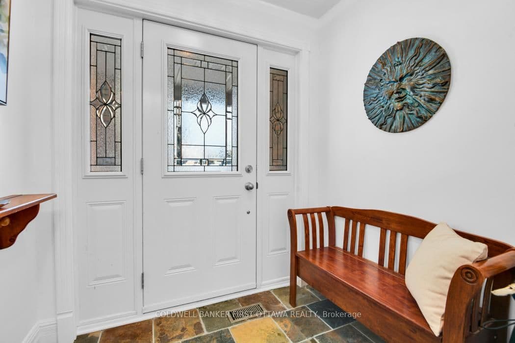 32 Huntview, Ottawa, ON — photo 3