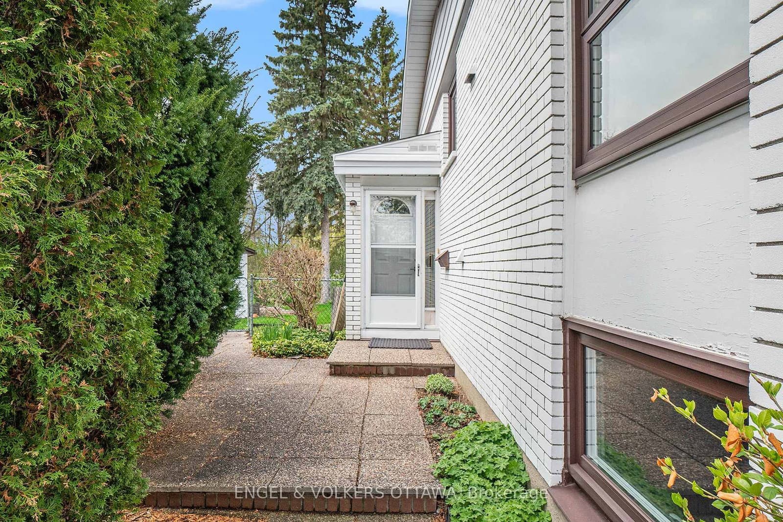 1805 Applegrove Court, Gloucester, ON — photo 3