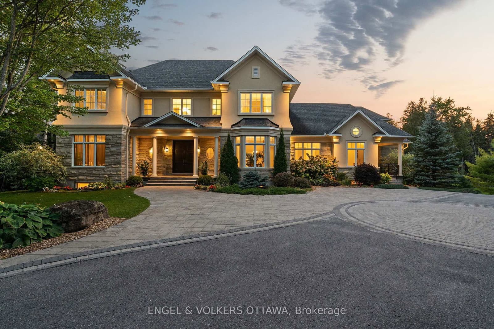 1408 Blackhorse Court, Manotick, ON