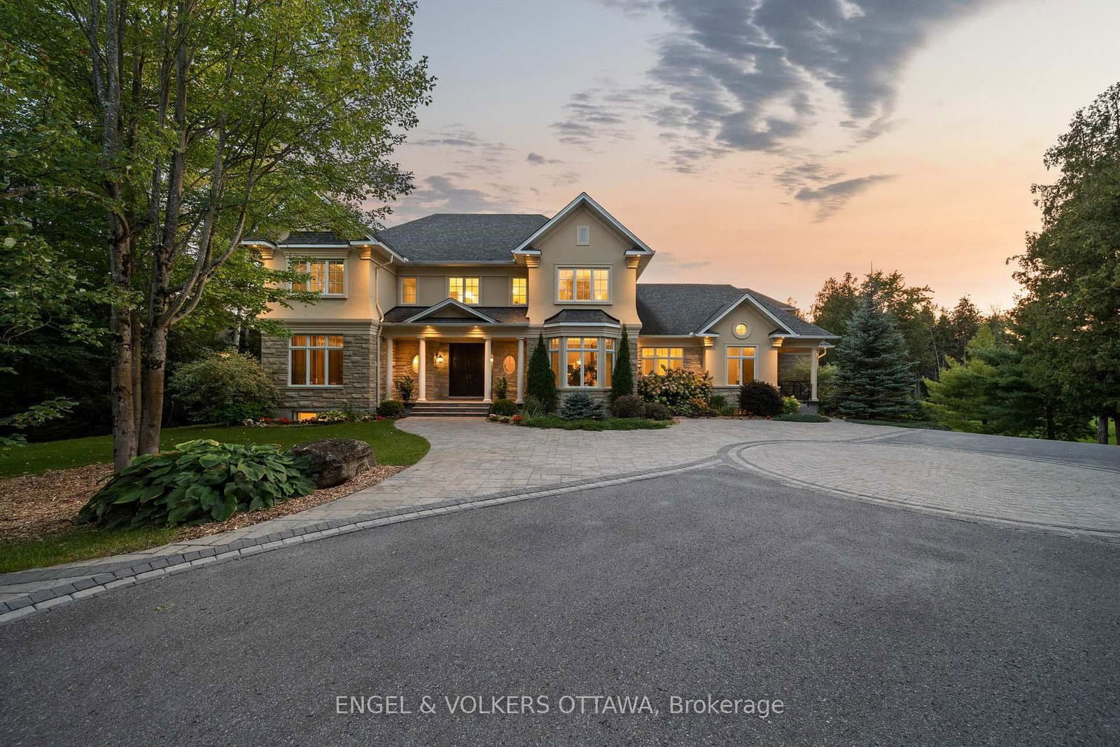 1408 Blackhorse Court, Manotick, ON — photo 2