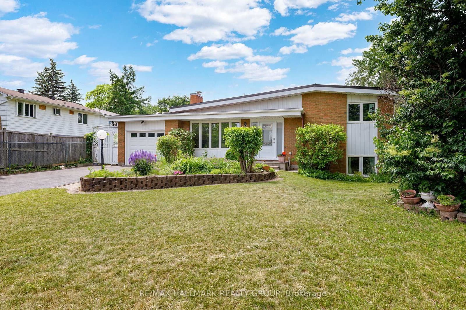 4 Roberta Crescent, Barrhaven, ON — photo 2