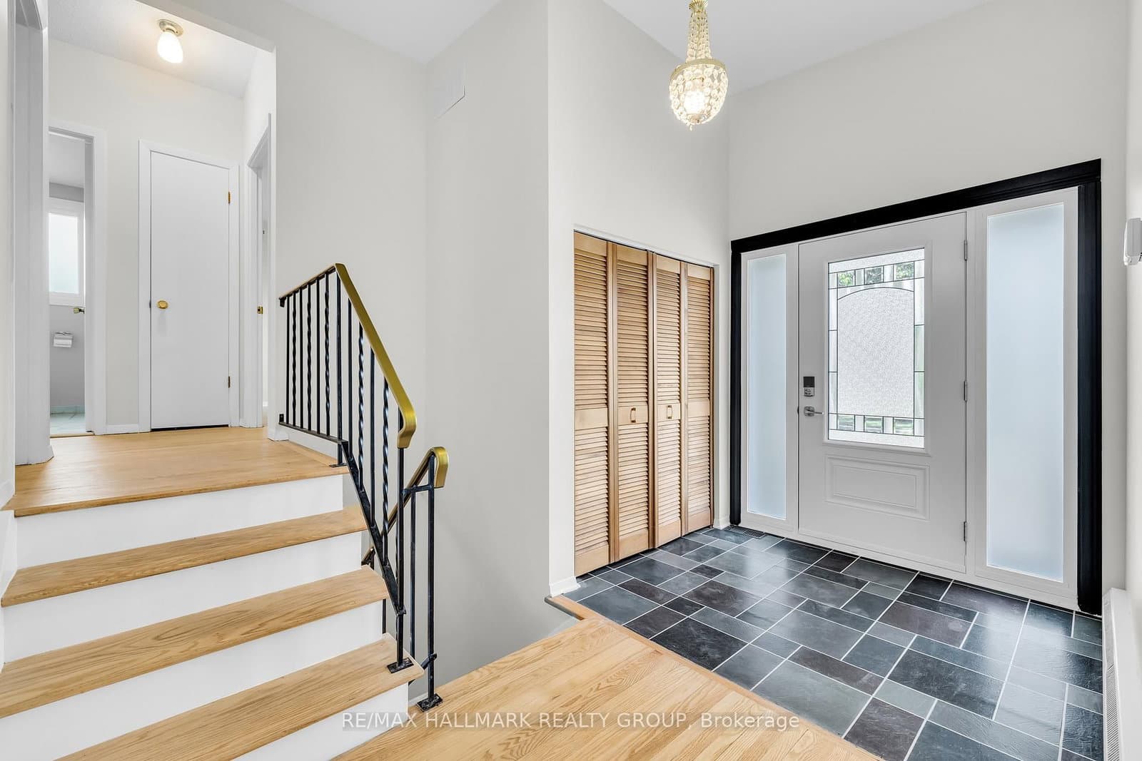 4 Roberta Crescent, Barrhaven, ON — photo 3