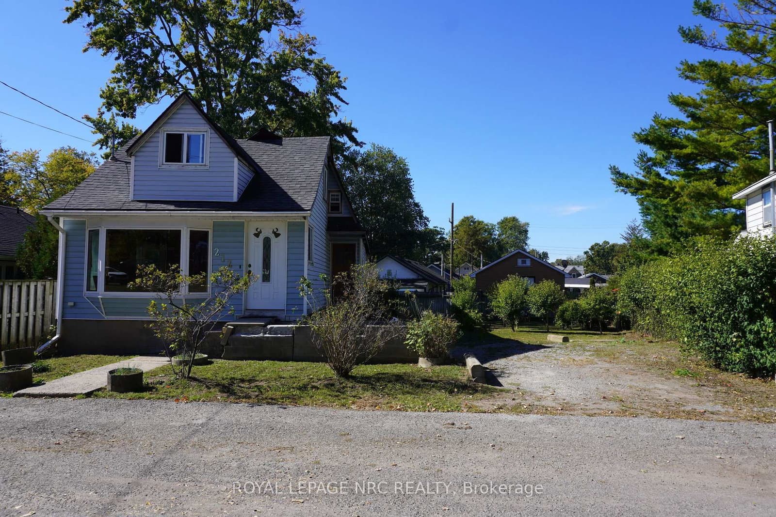 212 Lincoln Road, Fort Erie, ON — photo 2