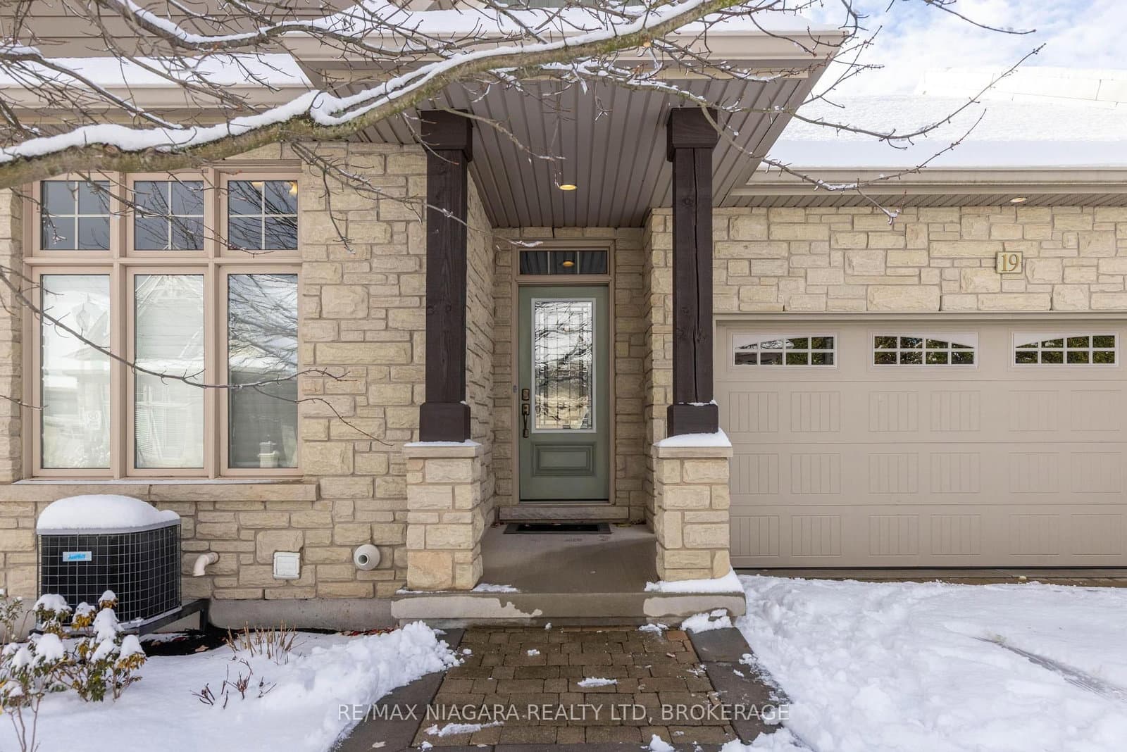 19 Crimson Drive, Niagara-on-the-Lake, ON — photo 2