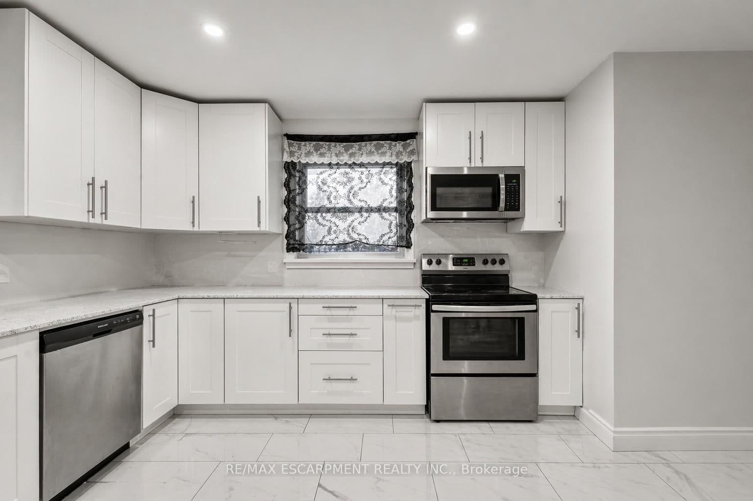 557 Lake Street, St. Catharines, ON — photo 3