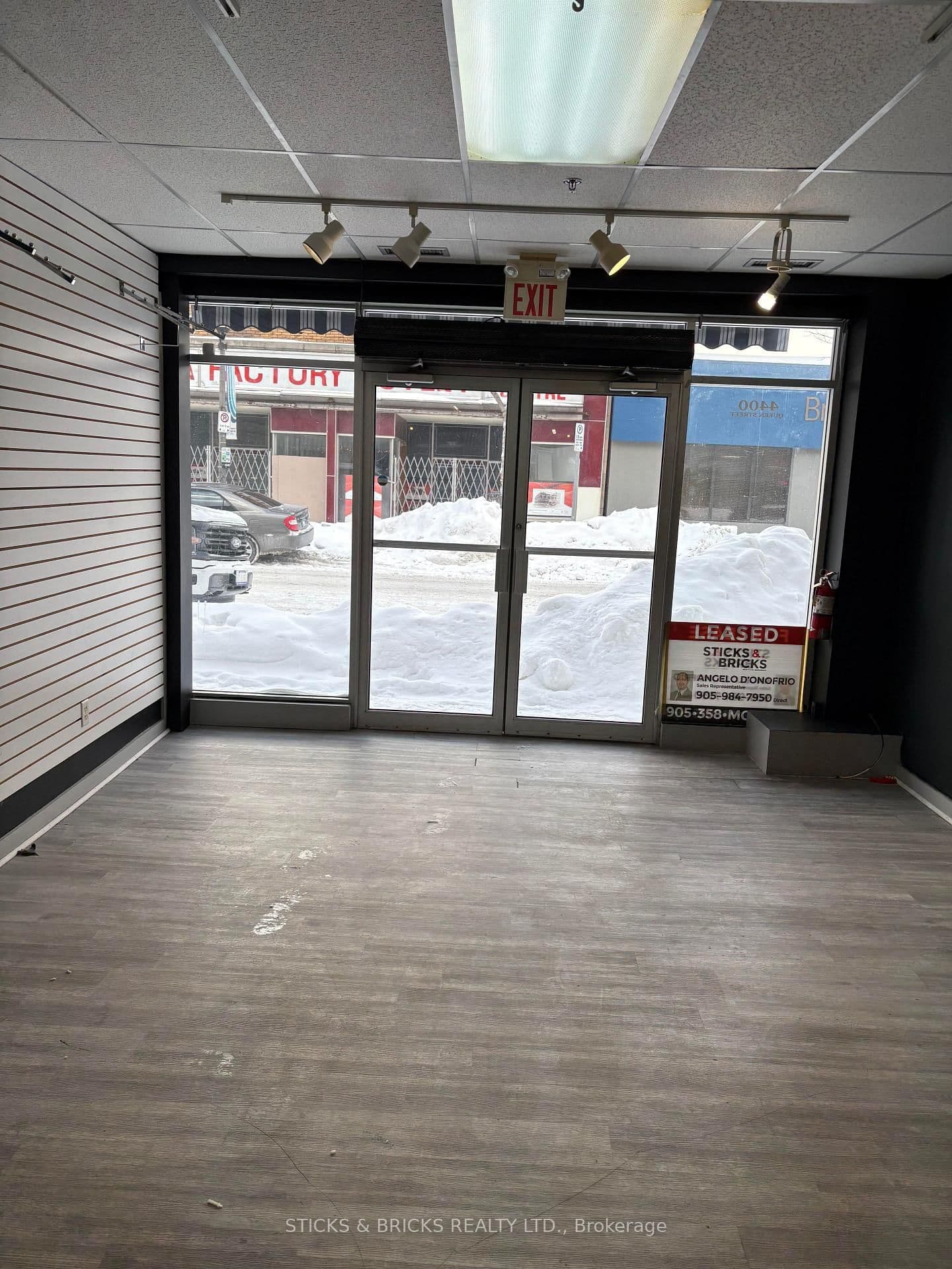 1 - 4400 Queen Street, Niagara Falls, ON — photo 2