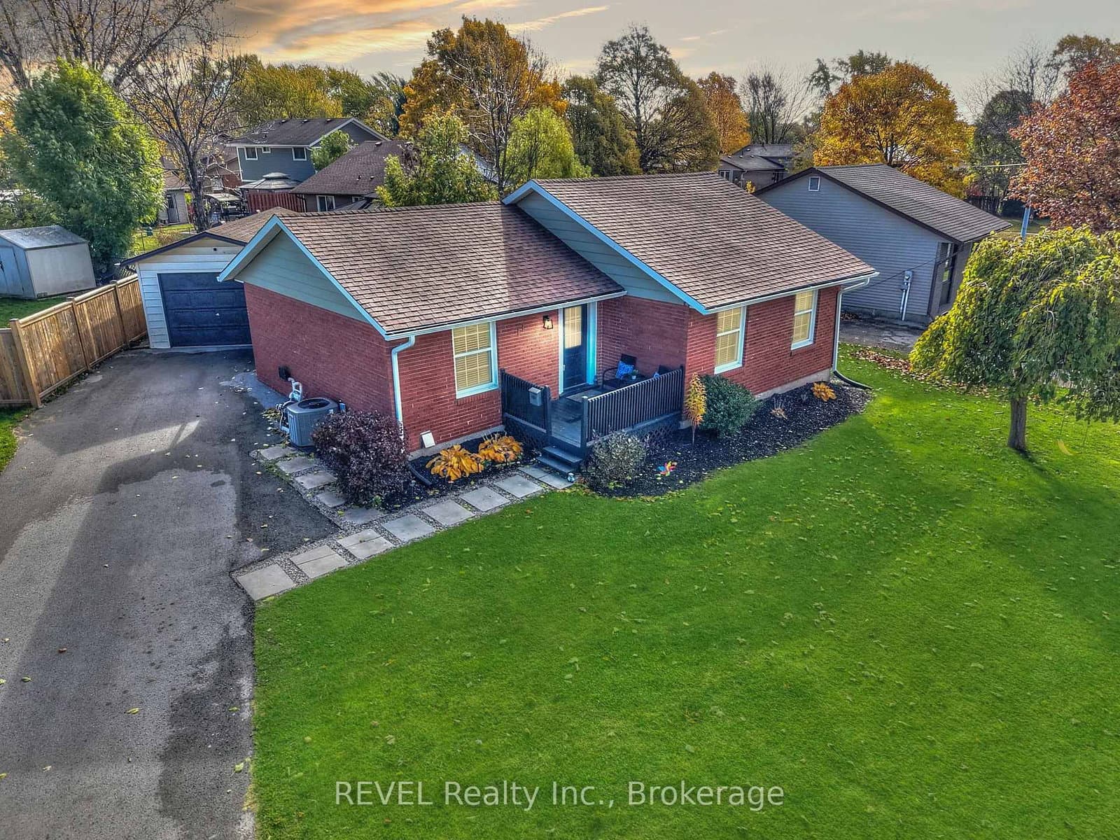 11 NEWLEAF Crescent, Welland, ON