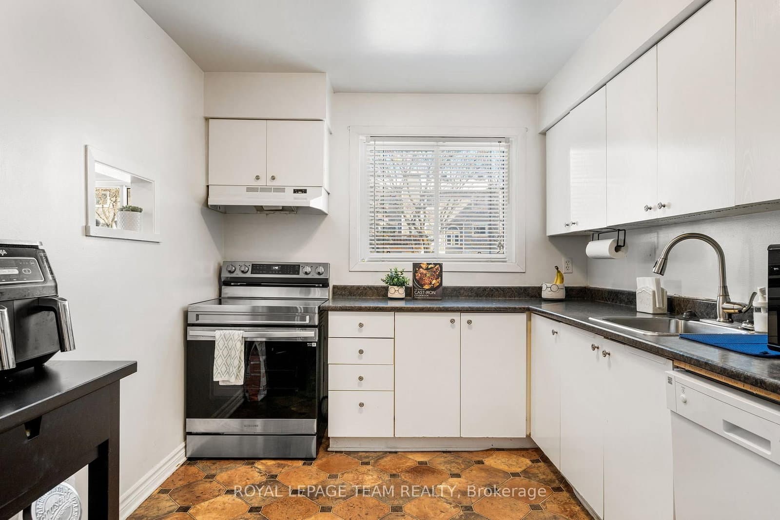 4 - 160 Fenerty Court, Ottawa, ON — photo 5