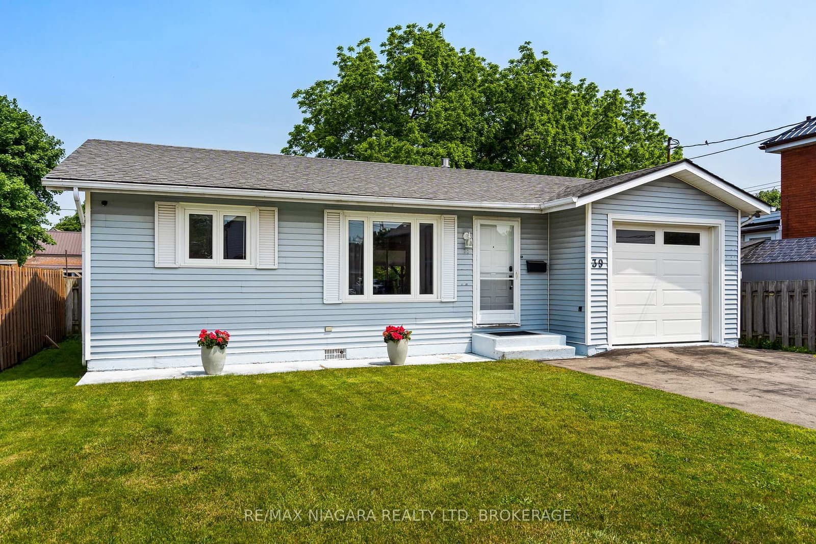 39 Pine Street, Port Colborne, ON — photo 2