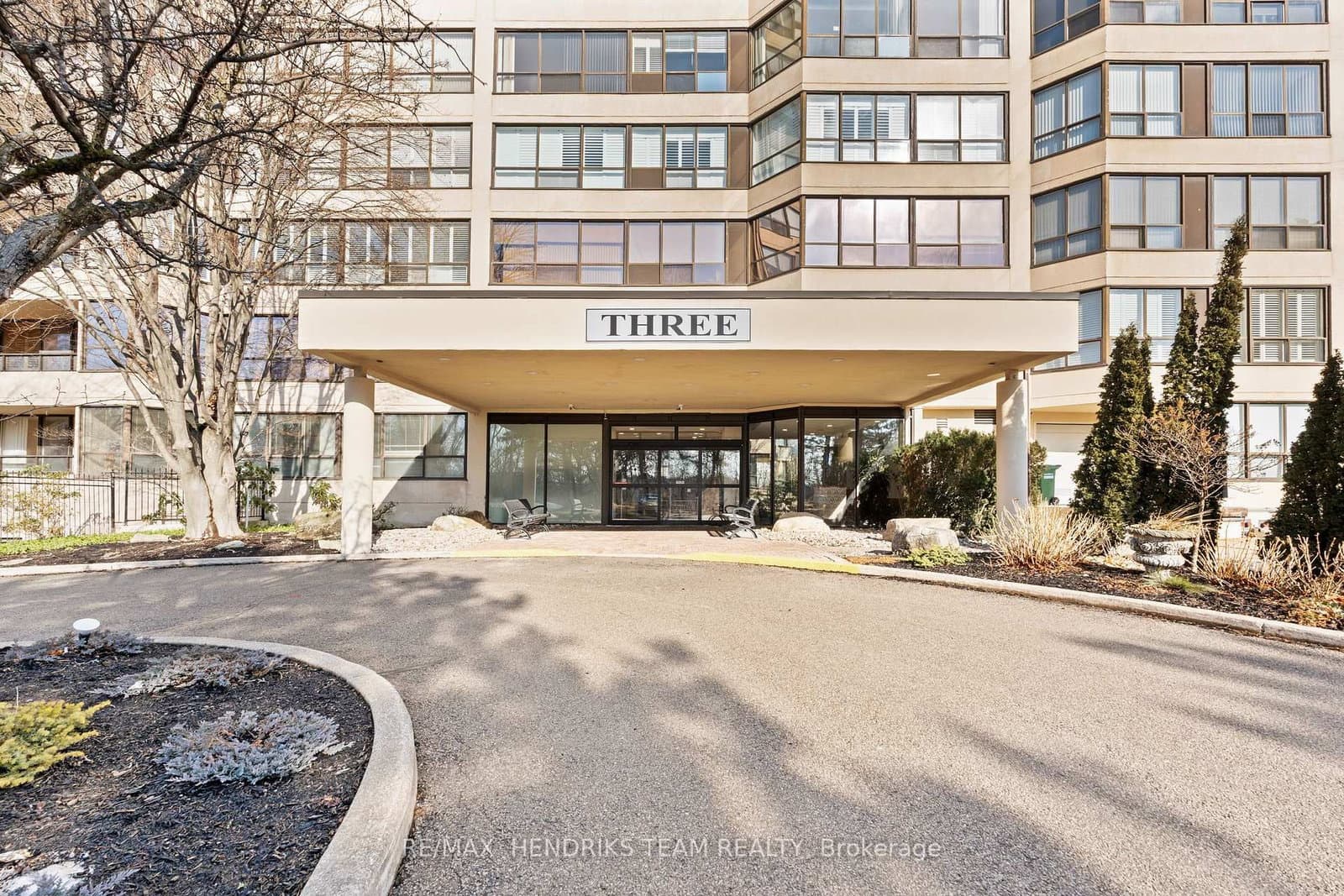 702 - 3 Towering Hts Boulevard, St. Catharines, ON — photo 3