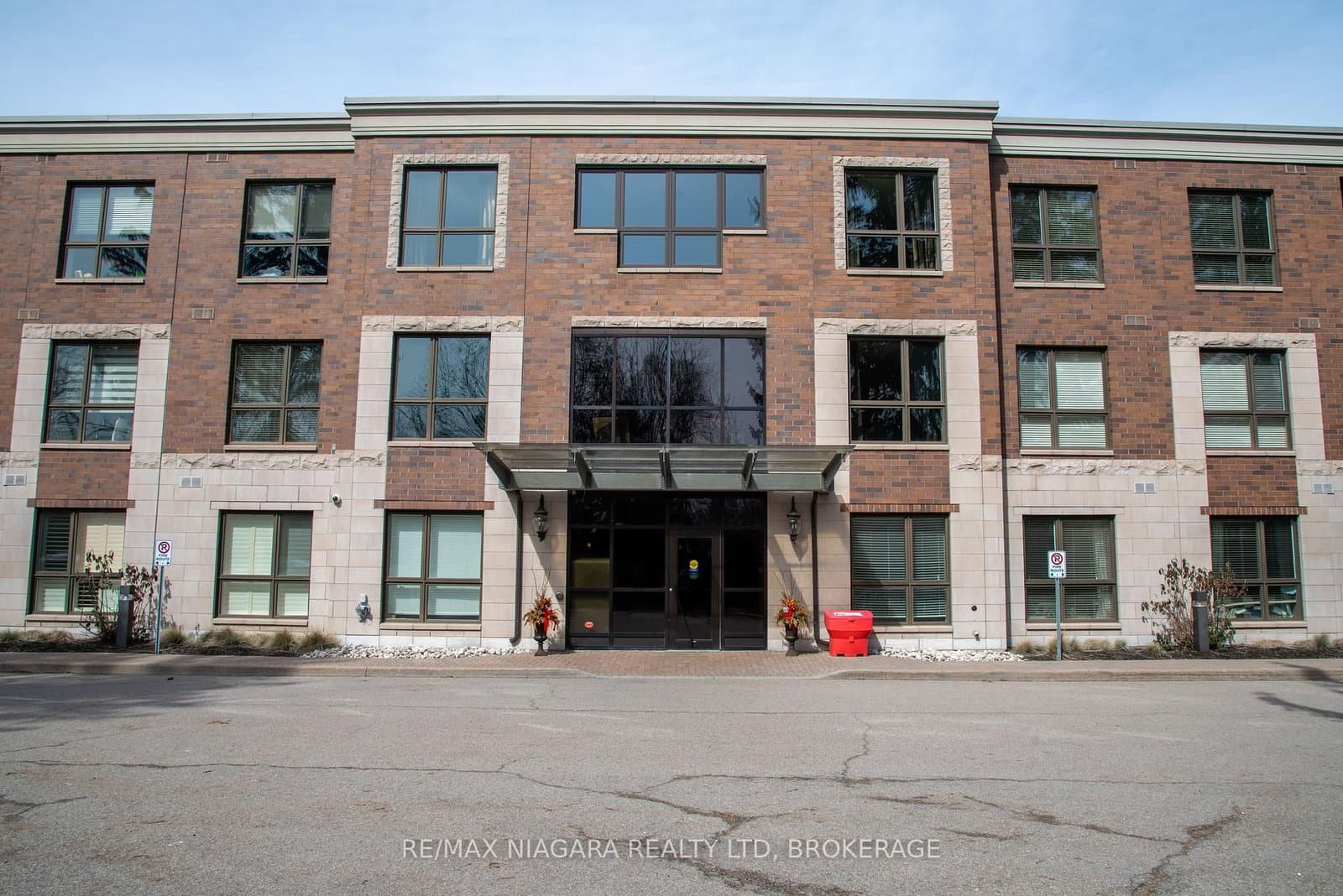 306 - 2799 St. Paul Avenue, Niagara Falls, ON — photo 3