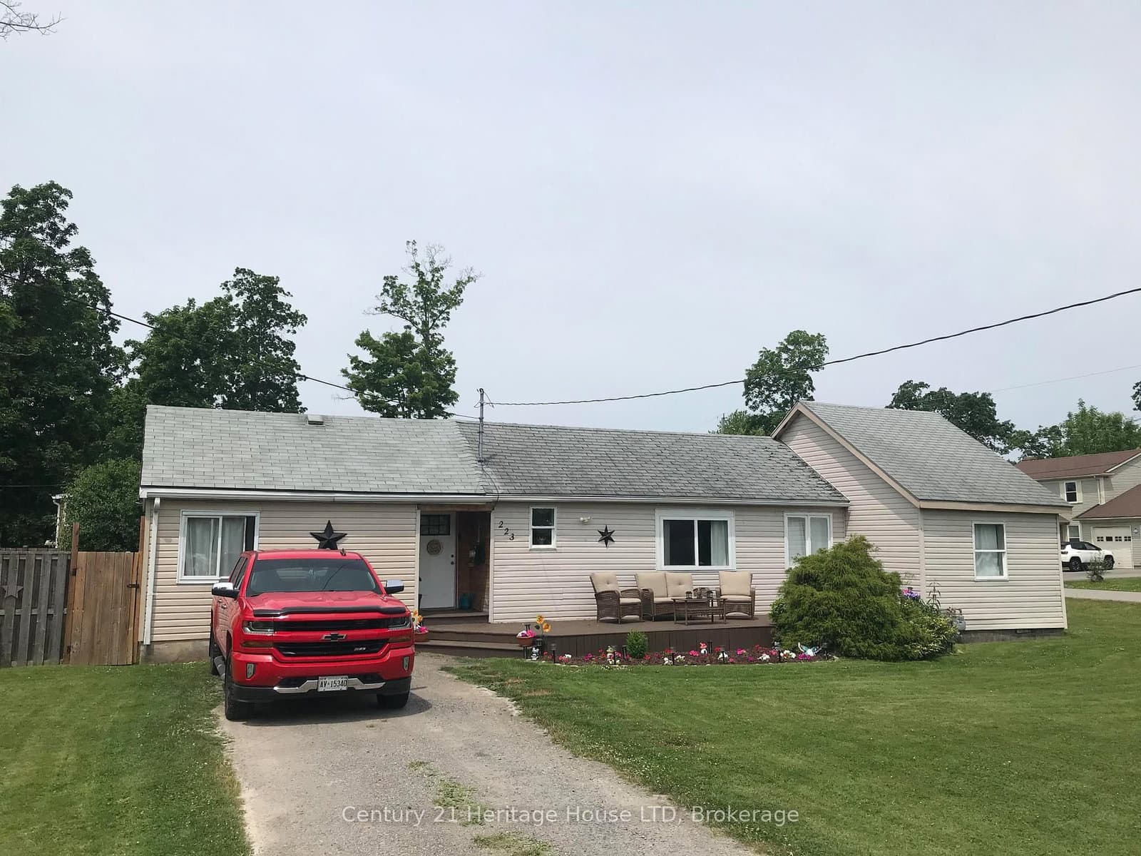 223 Bernard Avenue, Fort Erie, ON — photo 2