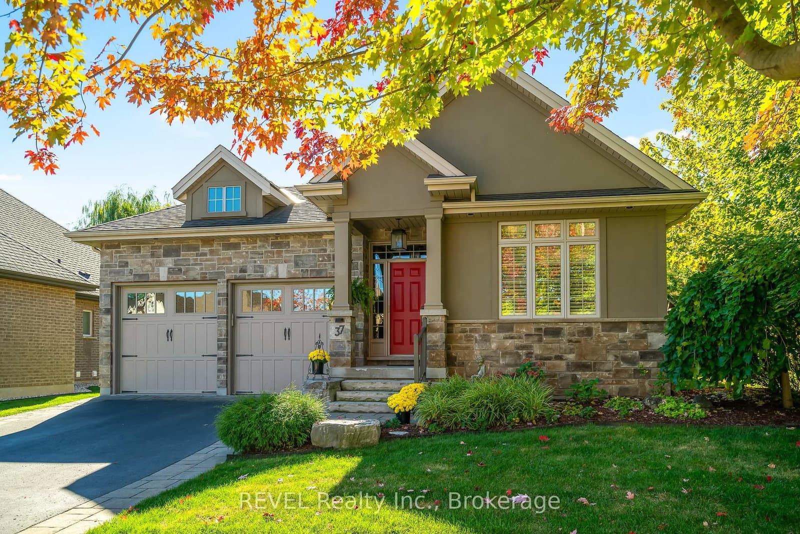 37 Hickory Avenue, Niagara-on-the-Lake, ON — photo 2