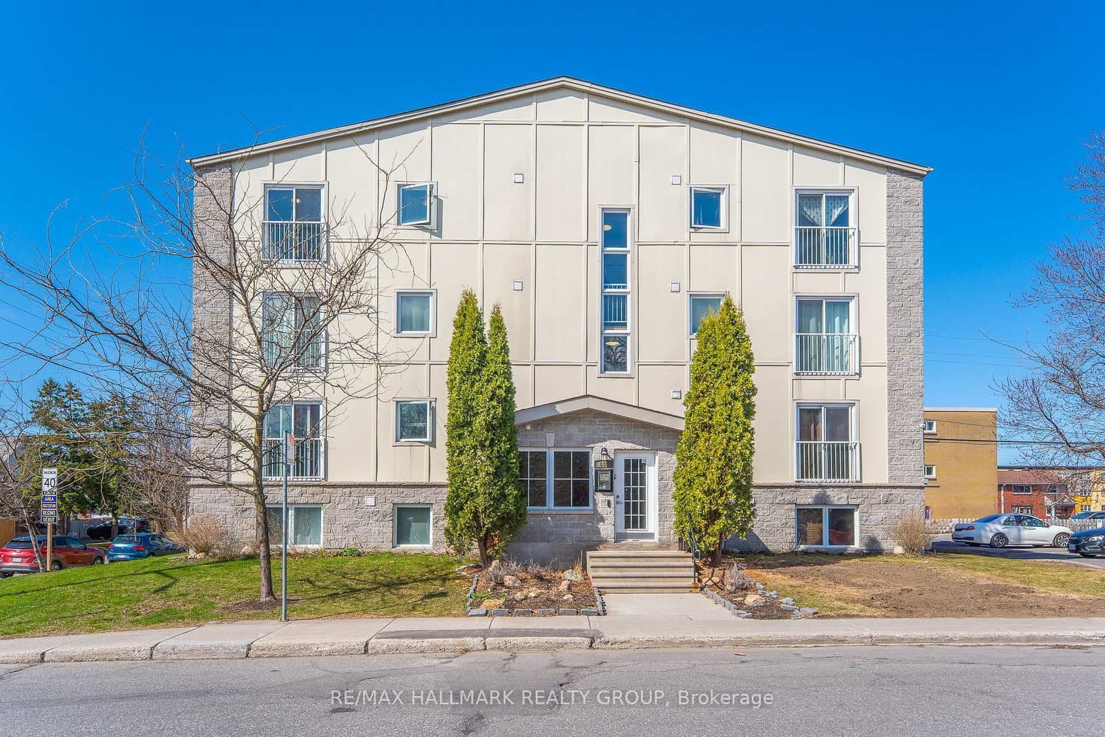 401 - 646 Cummings Avenue, Ottawa, ON