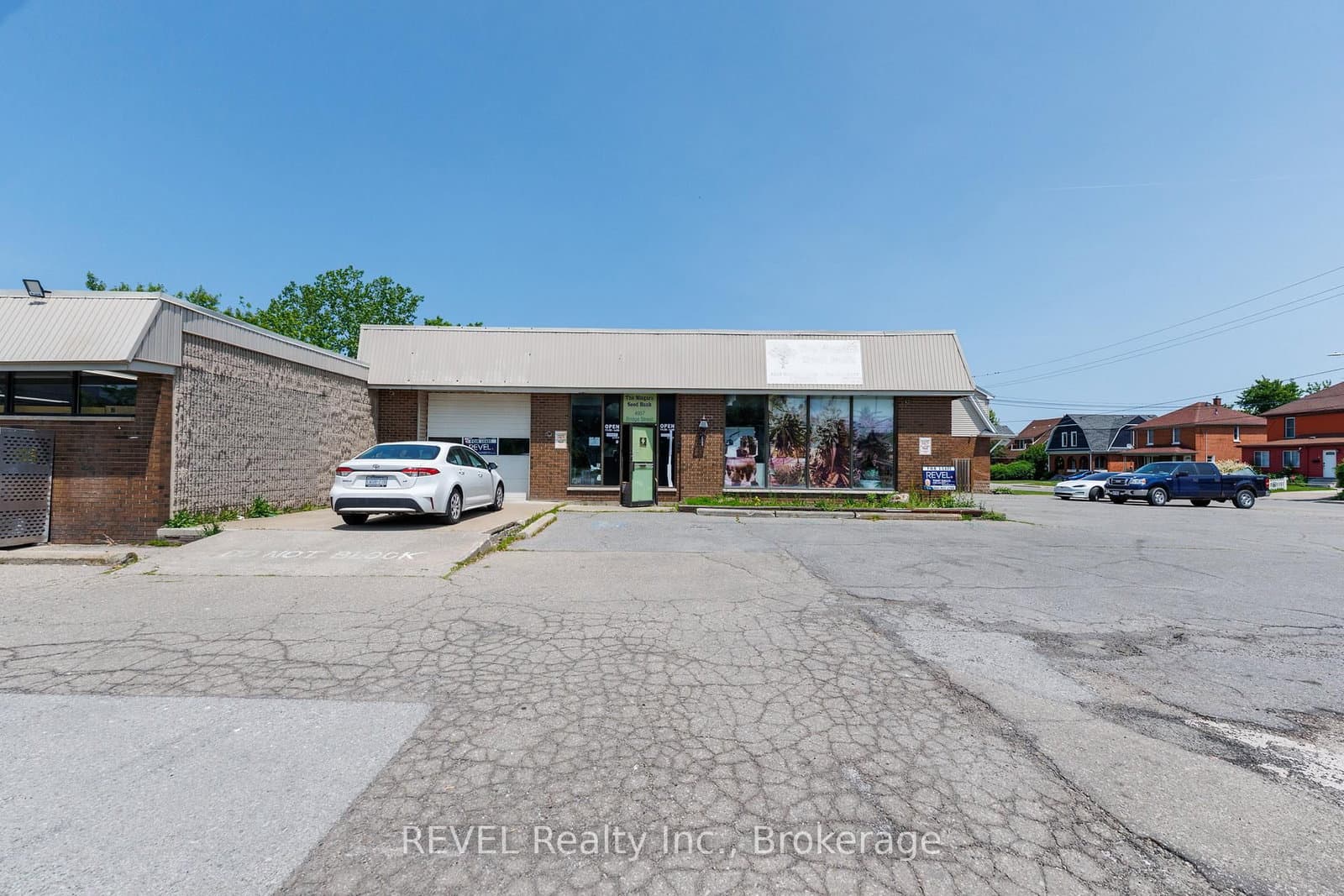 4957 Bridge Street, Niagara Falls, ON — photo 2
