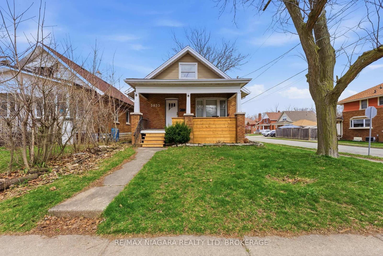 5033 Willmott Street, Niagara Falls, ON — photo 2