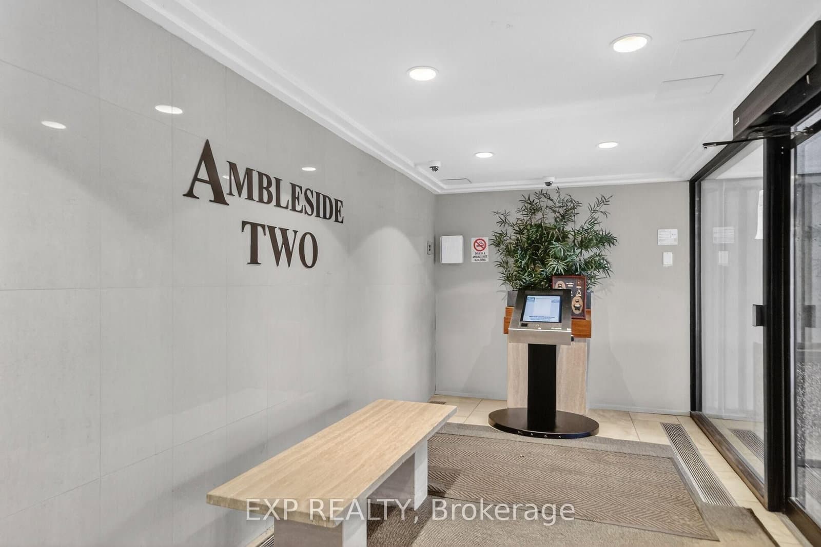 2009 - 1171 Ambleside Drive, Ottawa, ON — photo 2