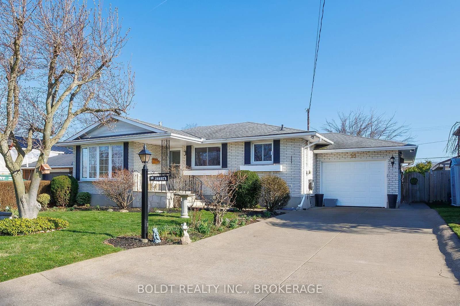 15 Nottingham Court, St. Catharines, ON