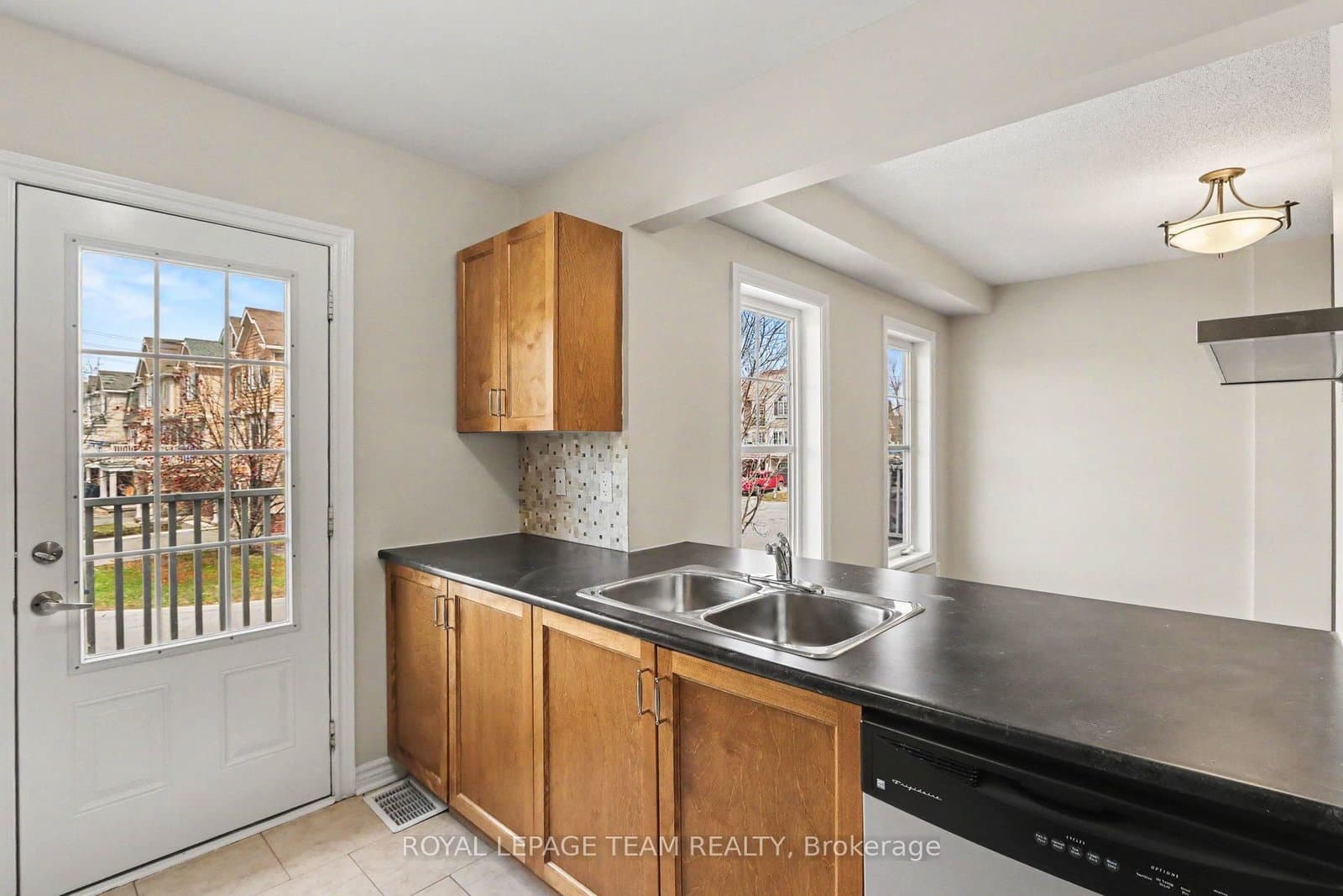 2100 Madrid Avenue, Ottawa, ON — photo 17