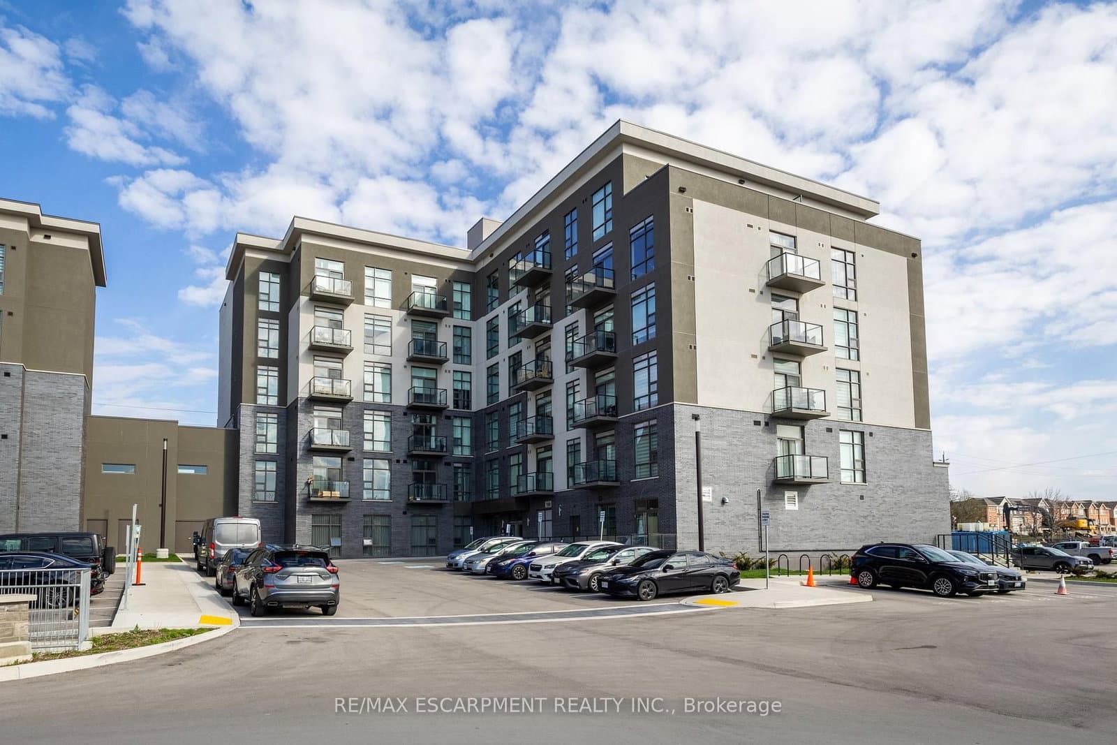 438 - 10 Mallard Trail, Hamilton, ON — photo 2