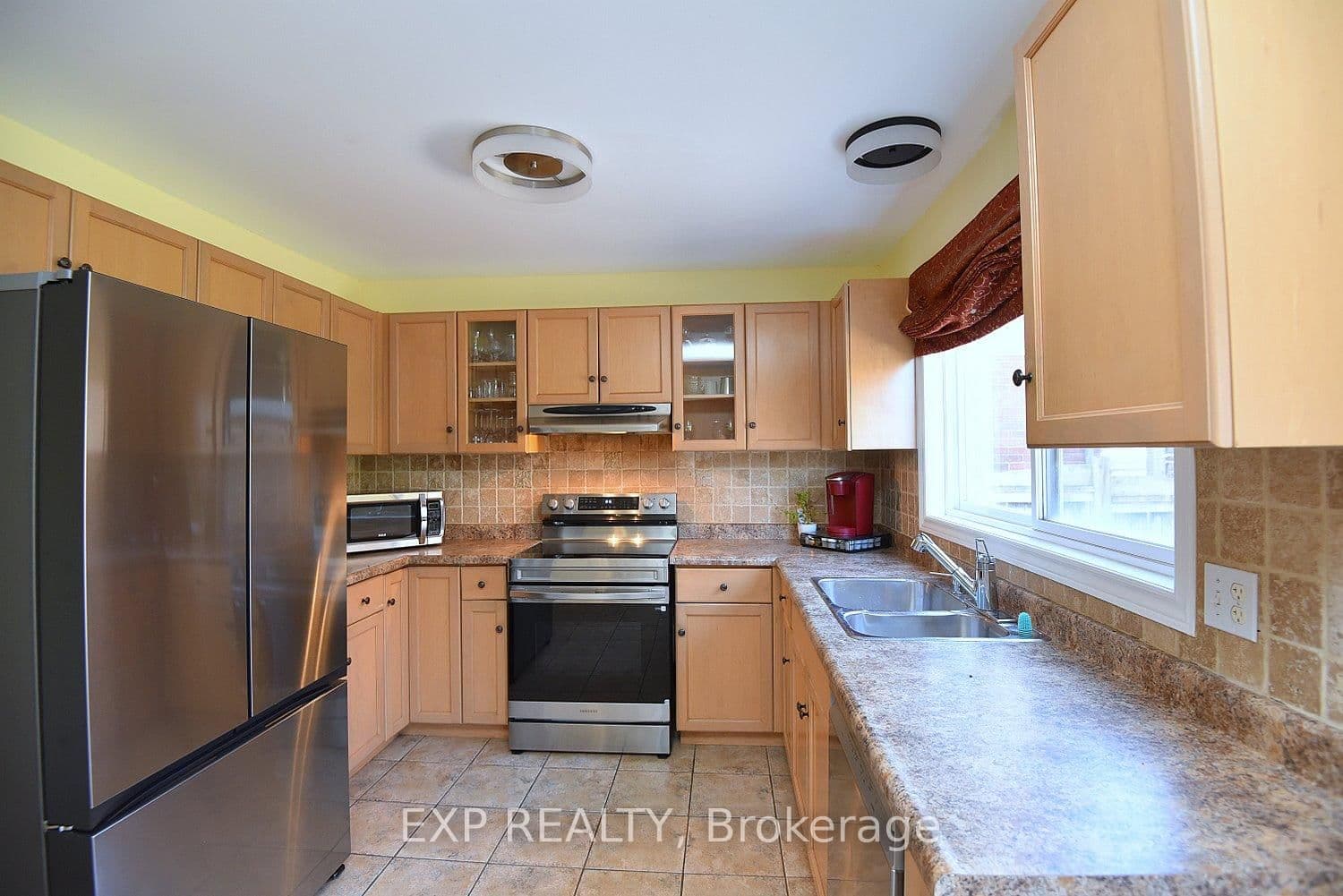 72 Etherington Crescent, Hamilton, ON — photo 2