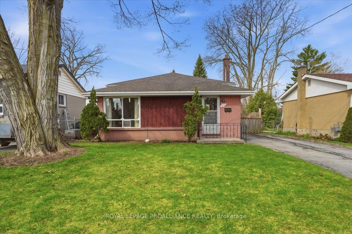 30 Lambert Drive, Belleville, ON — photo 2