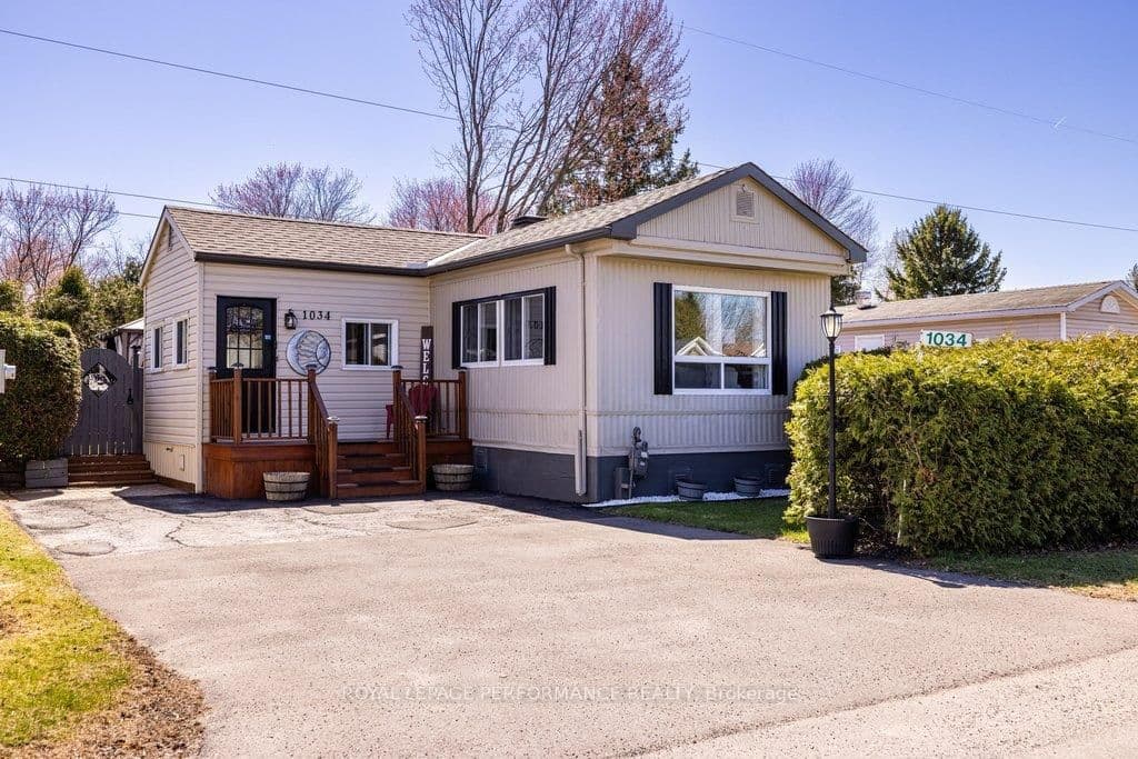 1034 Vista Barrett Private, Greely, ON — photo 1