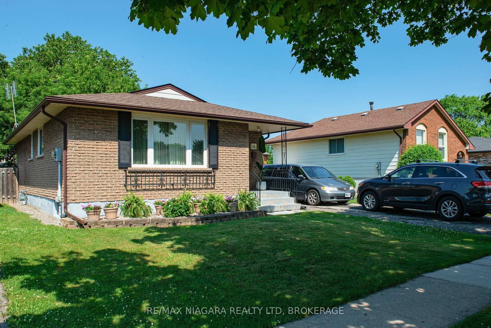 38 Roehampton Drive, St. Catharines, ON — photo 2