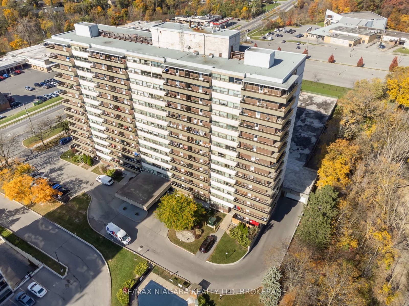 409 - 215 GLENRIDGE Avenue, St. Catharines, ON — photo 2