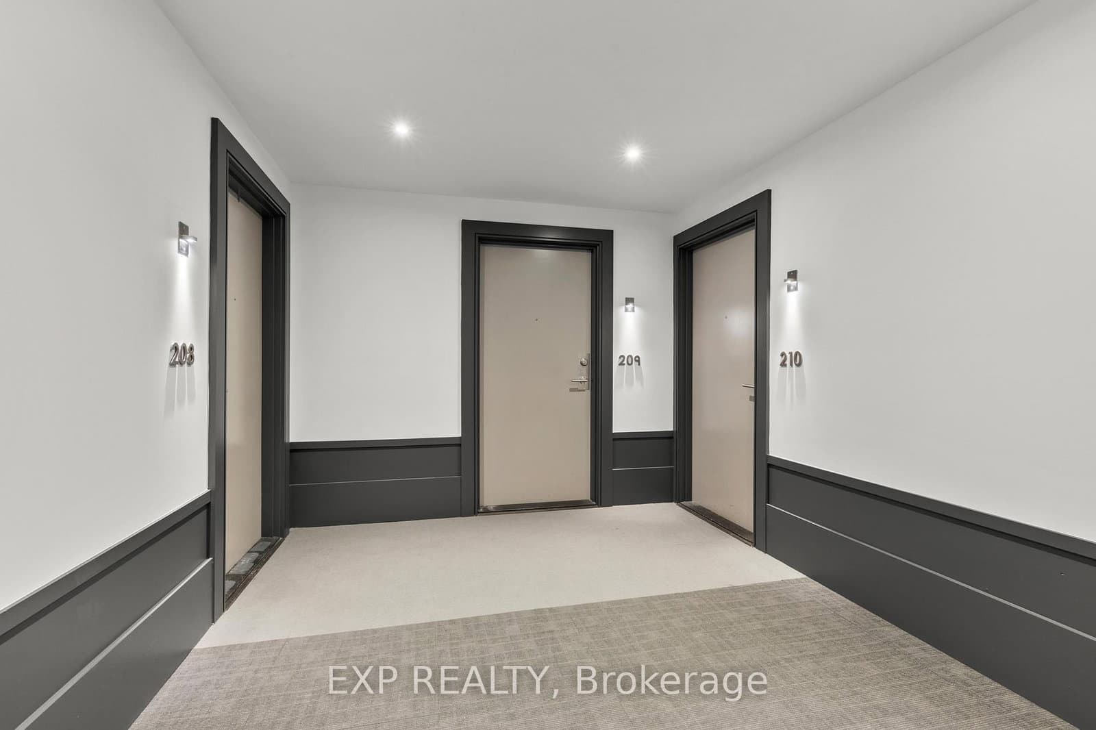 209 - 10 Concord Place, Grimsby, ON — photo 3